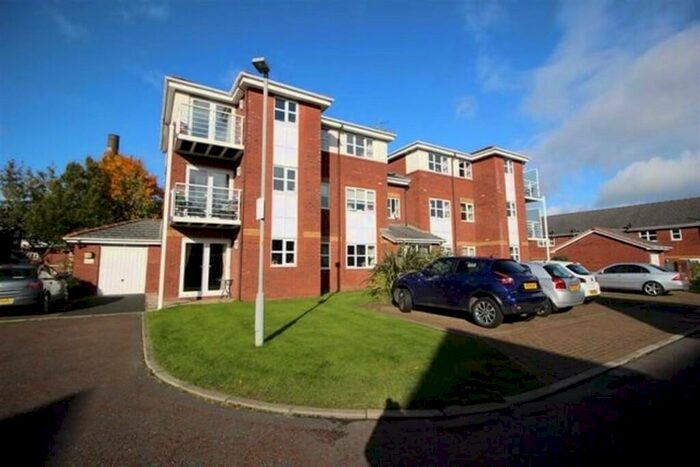 2 Bedroom Flat To Rent In Atherton Close, Ashton-on-ribble, Preston, PR2