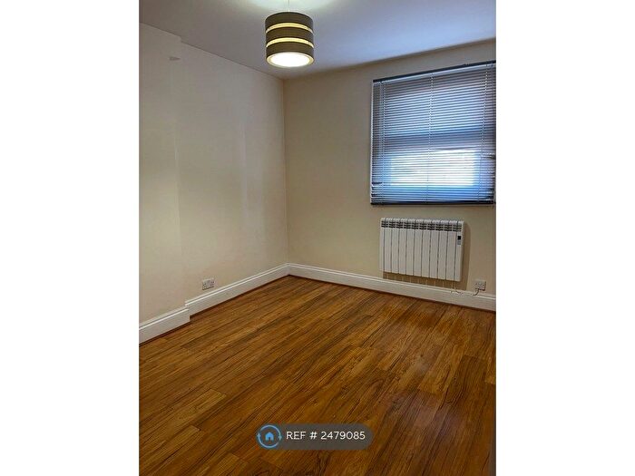 1 Bedroom Flat To Rent In Camp Road, Farnborough, GU14