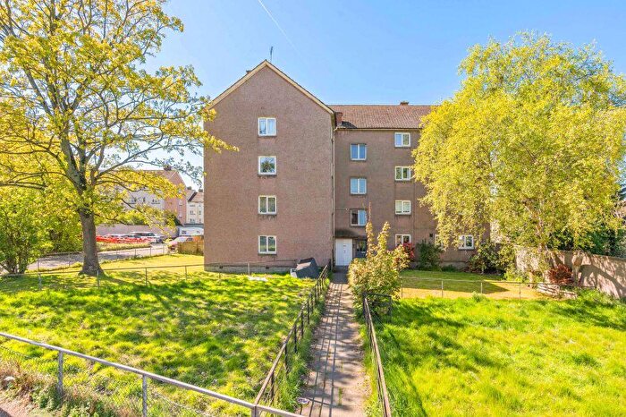 1 Bedroom Flat For Sale In / Hoseason Gardens, Edinburgh, EH4