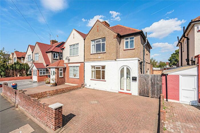 3 Bedroom Semi-Detached House For Sale In Heath Road, Hounslow, TW3