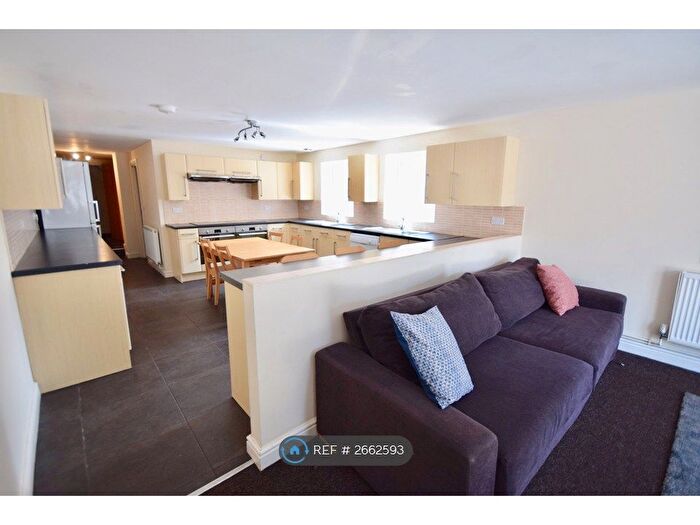 10 Bedroom Semi-Detached House To Rent In Wyeverne Road, Cardiff, CF24