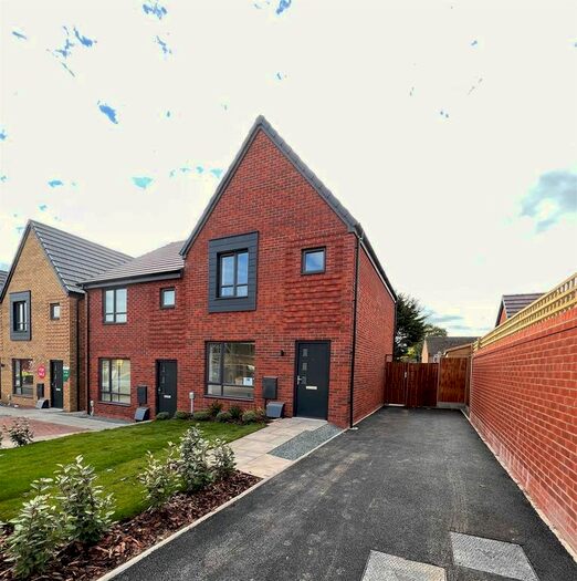 3 Bedroom Semi-Detached House To Rent In Strothers Avenue, Malvern, WR14