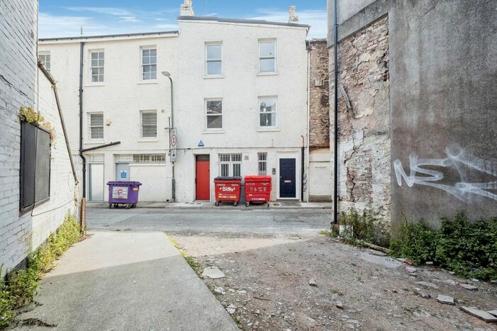 2 Bedroom Flat To Rent In Union Street, Torquay, Devon, TQ2