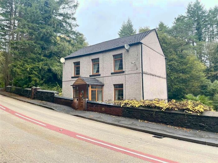 3 Bedroom Detached House For Sale In Cwmbach Road, Llanelli, SA15