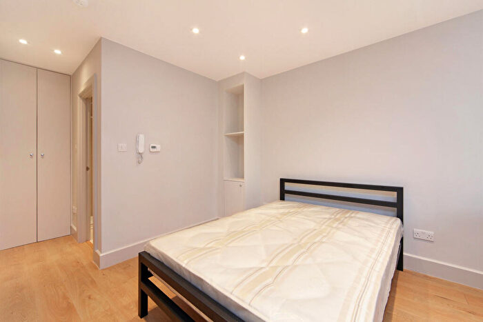 Studio To Rent In Norwood High Street, London, SE27