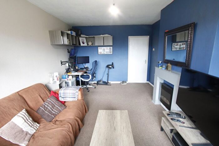 2 Bedroom Flat For Sale In Heatherfield, Bolton, BL1