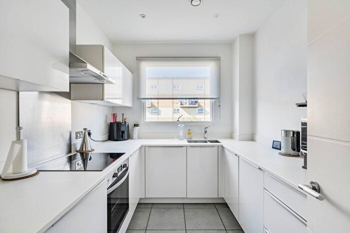 2 Bedroom Flat To Rent In Cambridge Avenue, North Maida Vale, London, NW6