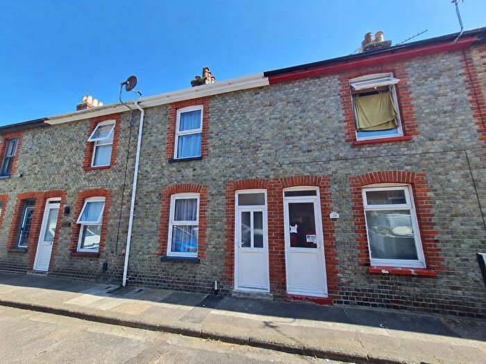 2 Bedroom Terraced House To Rent In Clifford Street, Central Newport, PO30