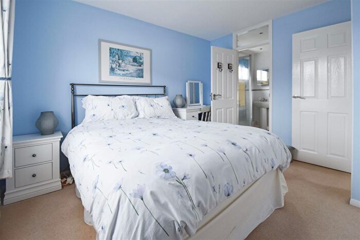 4 Bedroom Detached House For Sale In Moorescroft, Kelvedon Hatch, Brentwood, CM15