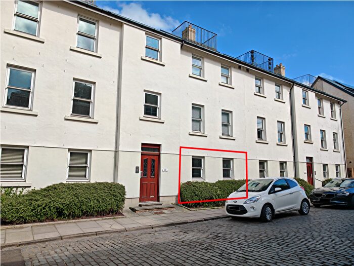 2 Bedroom Flat For Sale In Roxburgh Street, Kelso, TD5