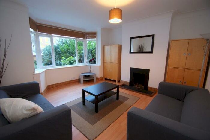 3 Bedroom Terraced House To Rent In St Annes Road, Headingley, Leeds, LS6