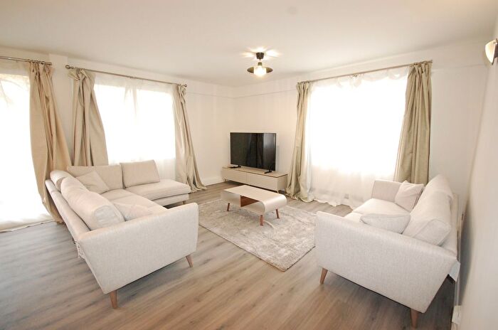 3 Bedroom Flat To Rent In Warwick Gardens, London, W14