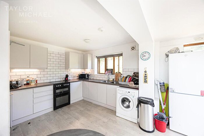 5 Bedroom Semi-Detached House To Rent In Norwich Drive, Brighton, BN2
