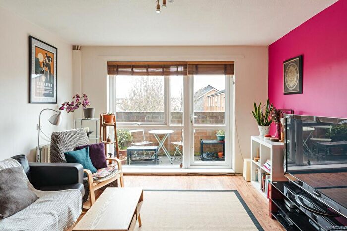 2 Bedroom Flat To Rent In Mabley Street, Salisbury Court, E9
