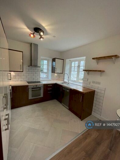 1 Bedroom Flat To Rent In Woodcote Grove Road, Coulsdon, CR5