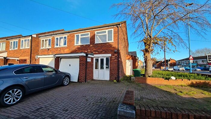3 Bedroom Semi Detached House To Rent In St. Pauls Drive, Tipton, West Midlands, DY4