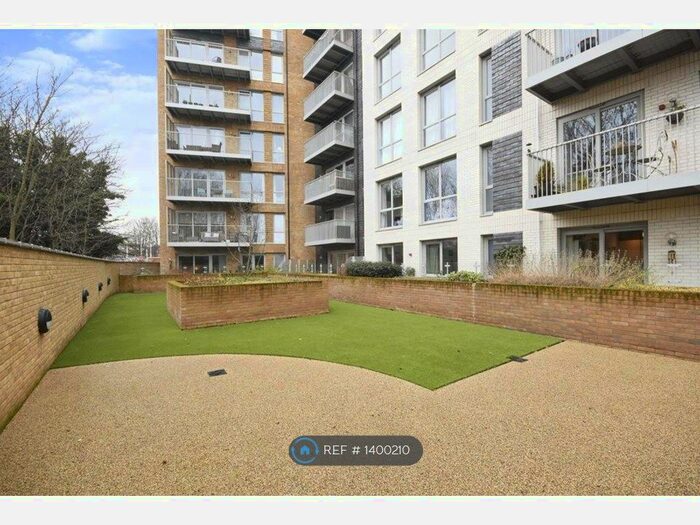 2 Bedroom Flat To Rent In Cunard Square, Chelmsford, CM1
