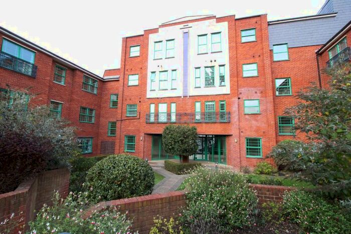 2 Bedroom Apartment To Rent In Central Road, Worcester Park, Surrey, KT4