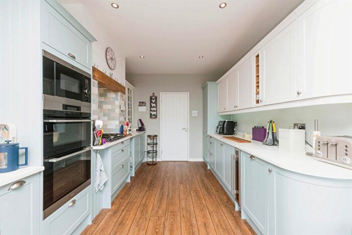 2 Bedroom Detached Bungalow For Sale In Lichfield Street, Fazeley, Tamworth, B78