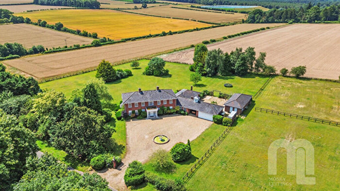 5 Bedroom Manor House To Rent In Croxton House, IP24