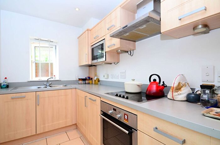 2 Bedroom Flat To Rent In Holders Hill Road, Mill Hill East, London, NW7