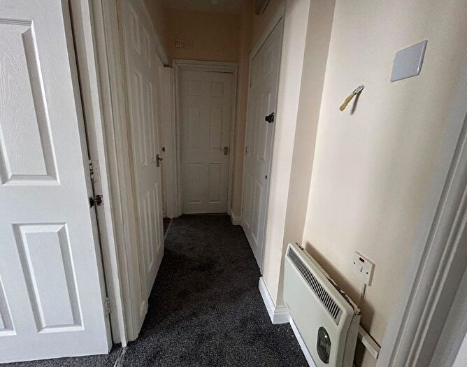 2 Bedroom Flat For Sale In Flat C, Humberstone Road, Leicester, LE5