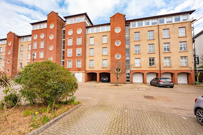 2 Bedroom Apartment For Sale In Ocean Village, Southampton, SO14