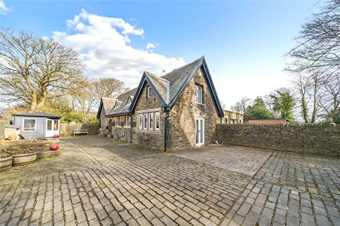 3 Bedroom Link Detached House For Sale In The Old Stable Block, Blackmoorfoot Road, Linthwaite, Huddersfield, HD7