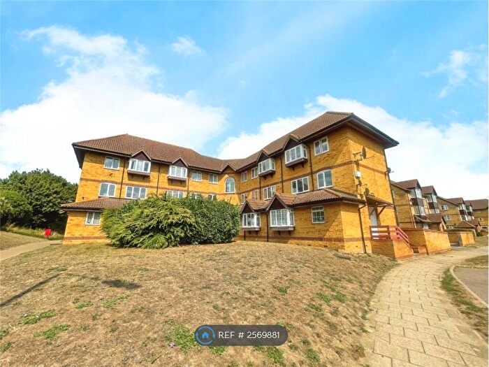 2 Bedroom Flat To Rent In Frobisher Road, Erith, DA8