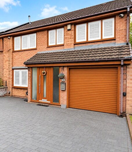 3 Bedroom Semi-Detached House For Sale In Chelford Close, Middleton, Manchester, M24
