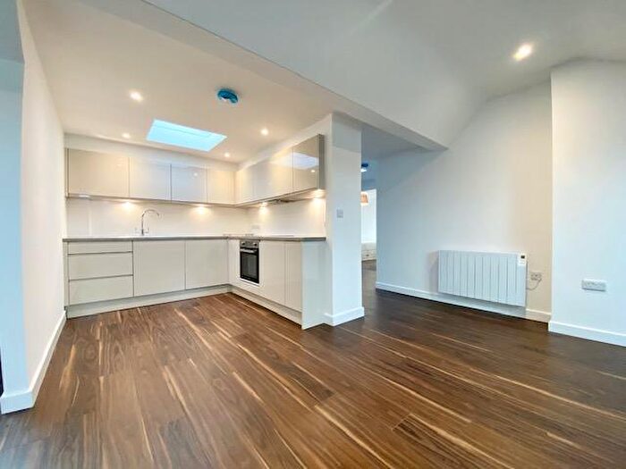 2 Bedroom Flat To Rent In Apartment, Lancing Road, Sheffield, S2
