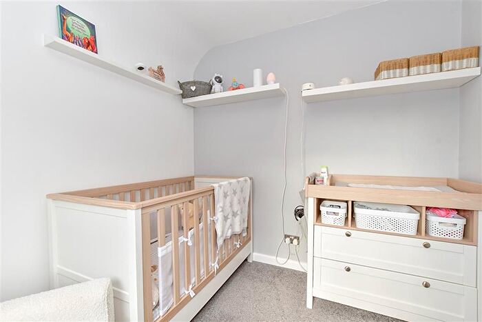 3 Bedroom End Of Terrace House For Sale In Battens Way, Havant, Hampshire, PO9