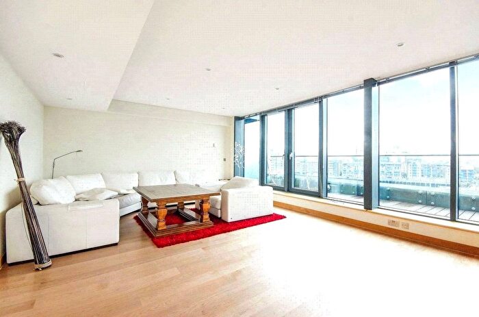 3 Bedroom Flat To Rent In Tea Trade Wharf, Shad Thames, London, SE1