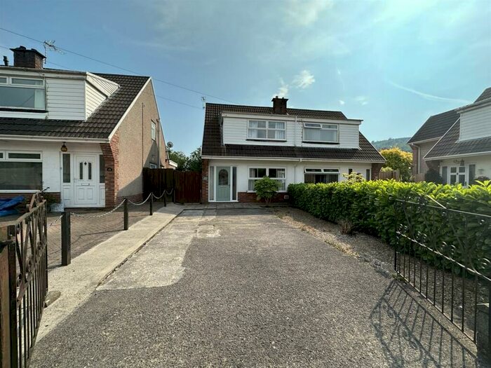 3 Bedroom Semi-Detached Bungalow To Rent In Llanbradach, Caerphilly, CF83