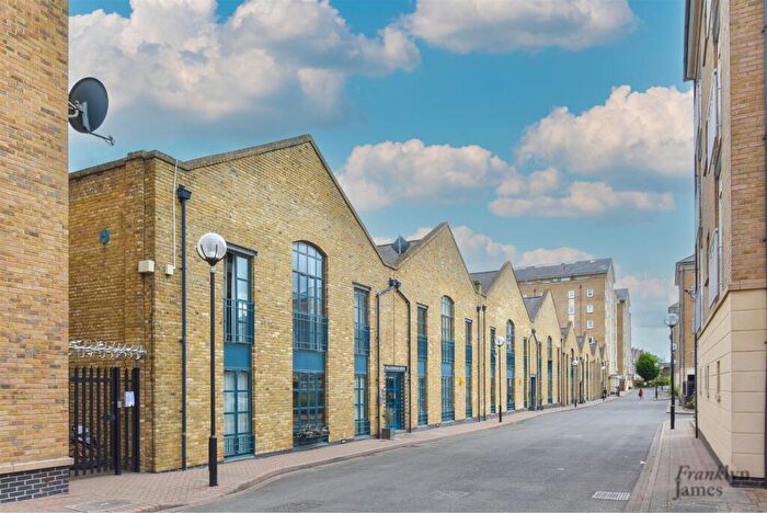 2 Bedroom Apartment For Sale In Millennium Drive, London, E14