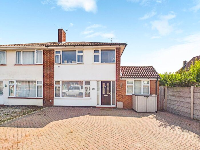 3 Bedroom Semi-Detached House For Sale In Northumberland Avenue, Aylesbury, HP21