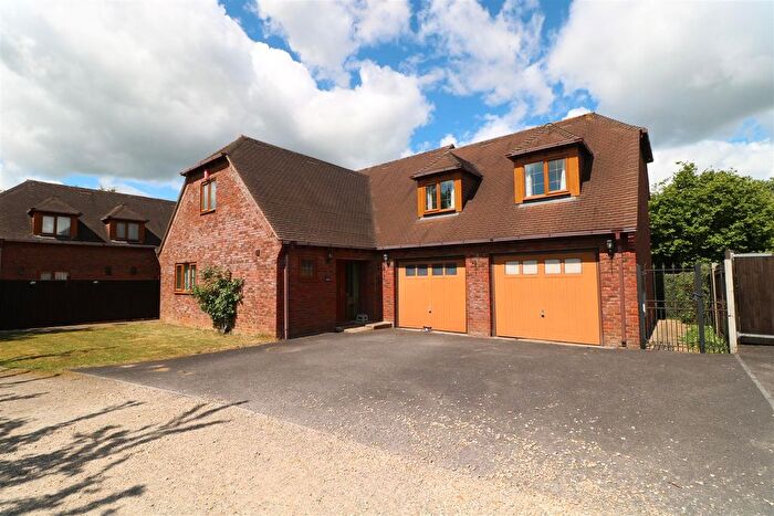4 Bedroom Detached House For Sale In Hawkeridge Road, Yarnbrook, BA14