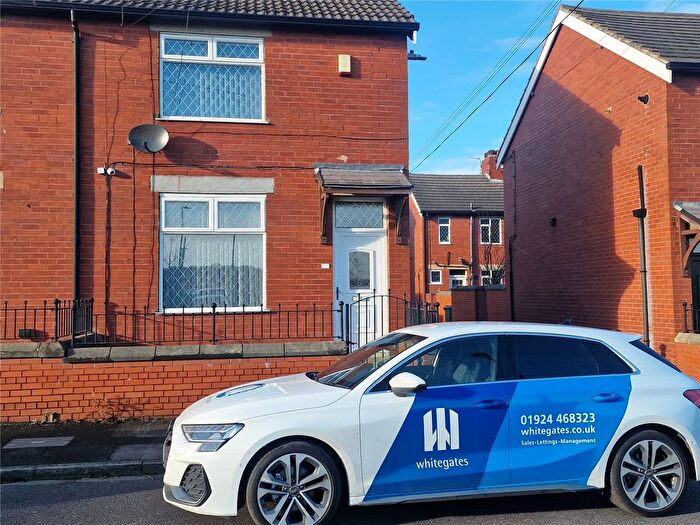 3 Bedroom End Of Terrace House To Rent In Craven Road, Dewsbury, West Yorkshire, WF13