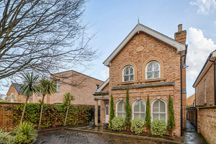 4 Bedroom Detached House To Rent In Palace Road, East Molesey, KT8