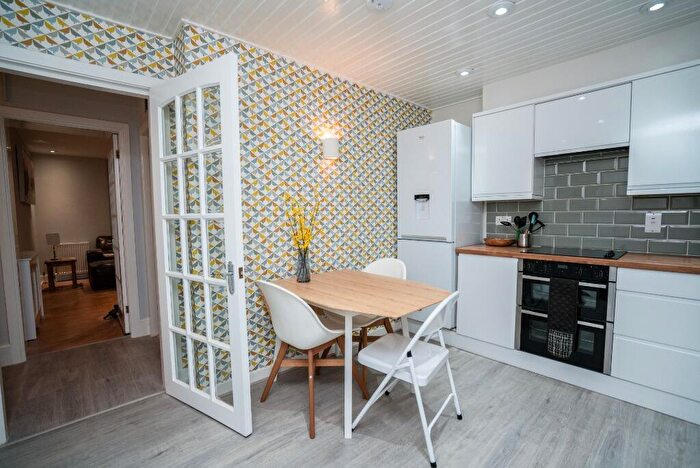 2 Bedroom Flat To Rent In Crown Street, Aberdeen, AB11