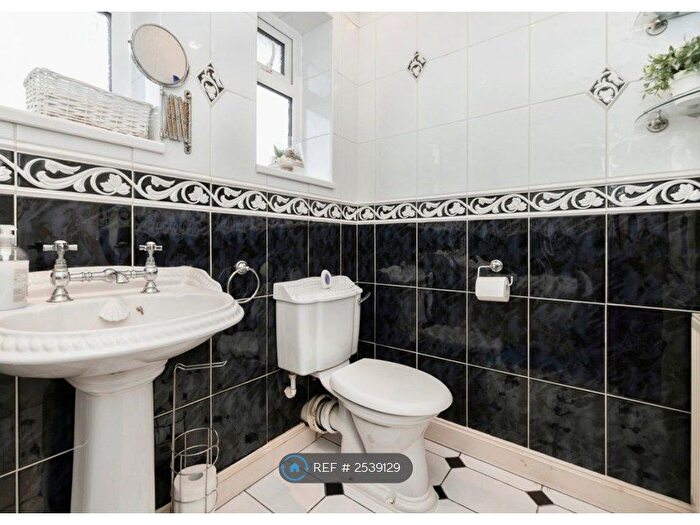 2 Bedroom End Of Terrace House To Rent In Hayling Road, Watford, WD19