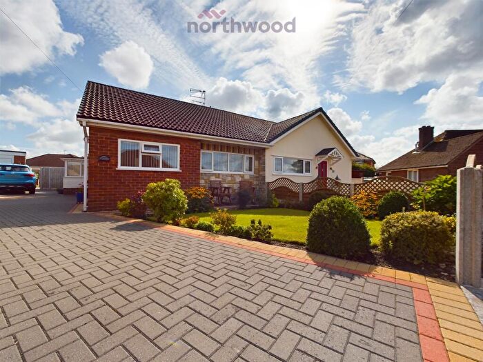 2 Bedroom Semi-Detached Bungalow For Sale In Crathie Place, Wrexham, LL11