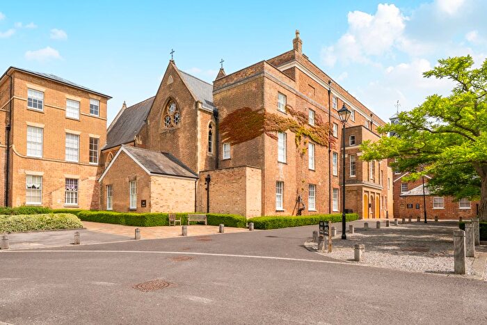 2 Bedroom Flat For Sale In St. Josephs Field, Taunton, TA1