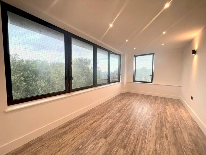 1 Bedroom Flat To Rent In Clarence Street, Swindon, SN1