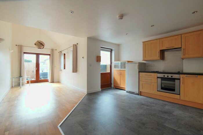 5 Bedroom House To Rent In Southmead Road, Westbury -on-Trym, BS10