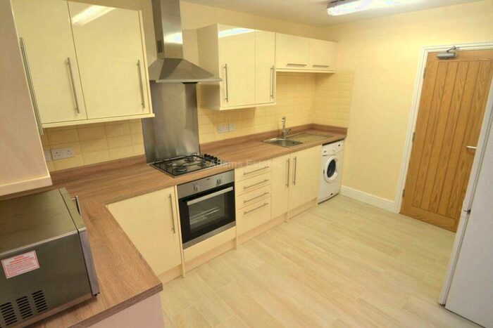 6 Bedroom Terraced House To Rent In Basingstoke Road, Reading, RG2