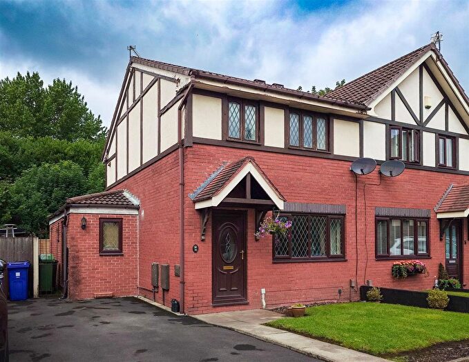 3 Bedroom Property For Sale In Flowery Field Green, Hyde, SK14