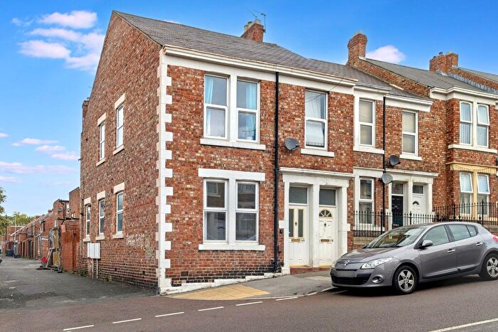 2 Bedroom Flat For Sale In Whitehall Road, Gateshead, Tyne And Wear, NE8