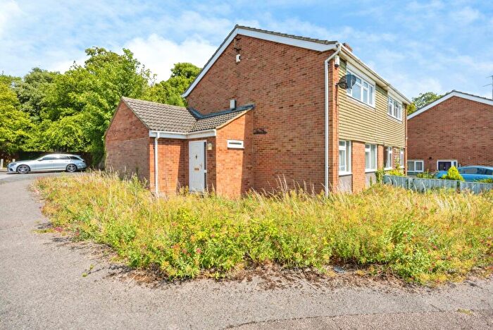 3 Bedroom Semi-Detached House For Sale In Wedgwood Road, Bedford, Bedfordshire, MK41