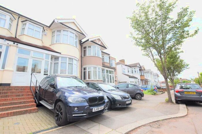 4 Bedroom Terraced House To Rent In Mighell Avenue, Ilford, IG4